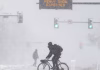 Una fuerte tormenta de nieve en Colorado podría dejar cortes de luz y dificultades con el transporte en todo el estado